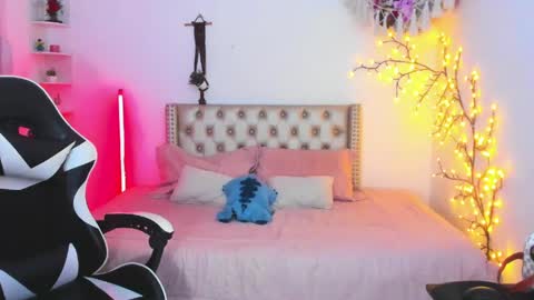 Lena  online show from 19, 4, 2026