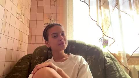 Hellomy name is Natalyits my first day here nice to meet you Give me 50 thumbs ups online show from 22, 5, 2026