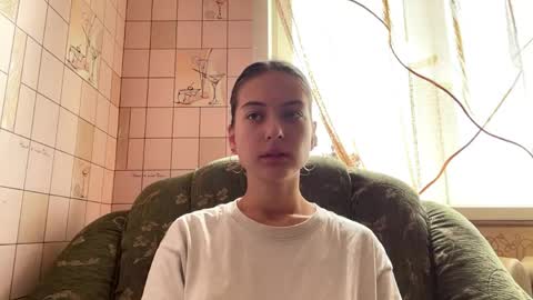 Hellomy name is Natalyits my first day here nice to meet you Give me 50 thumbs ups online show from 31, 5, 2026