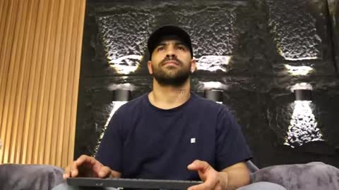 Leo  Diaz online show from 23, 4, 2026