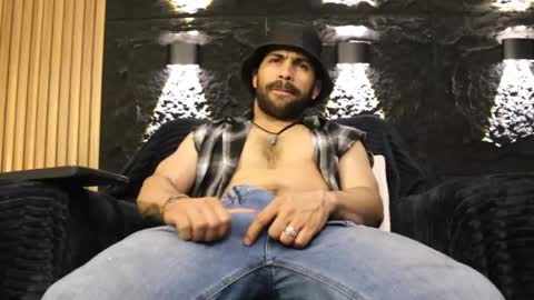 Leo  Diaz online show from 24, 4, 2026