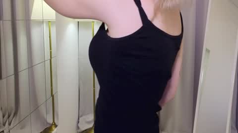 Snapshot of leo_lulu chatting on 2, 12, 2024 Ashly online show from 2, 12, 2024