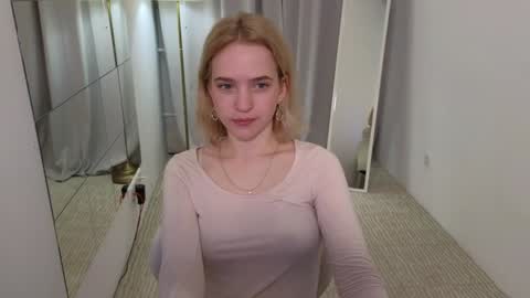 Snapshot of leo_lulu chatting on 12, 12, 2024 Ashly online show from 12, 12, 2024