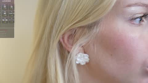 Snapshot of leo_lulu chatting on 19, 12, 2024 Ashly online show from 19, 12, 2024