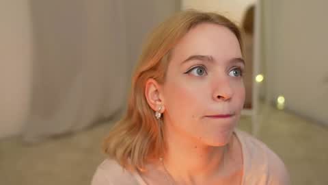 Snapshot of leo_lulu chatting on 31, 12, 2024 Ashly online show from 31, 12, 2024