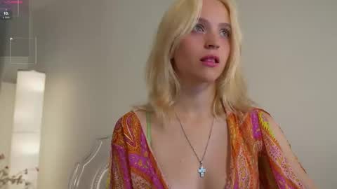 Snapshot of leo_lulu chatting on 11, 10, 2025 Ashly online show from 11, 10, 2025