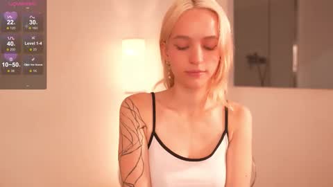 Snapshot of leo_lulu chatting on 23, 10, 2025 Ashly online show from 23, 10, 2025