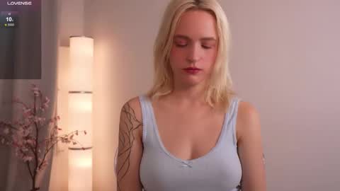 Snapshot of leo_lulu chatting on 18, 11, 2025 Ashly online show from 18, 11, 2025