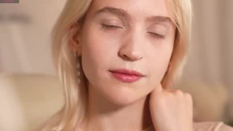 Snapshot of leo_lulu chatting on 28, 11, 2025 Ashly online show from 28, 11, 2025