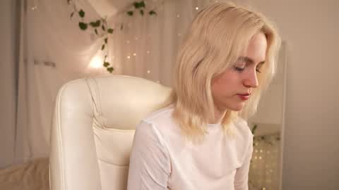 Snapshot of leo_lulu chatting on 2, 12, 2025 Ashly online show from 2, 12, 2025