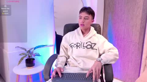 leohard_ online show from 13, 4, 2026