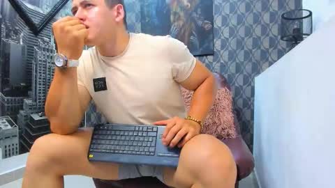 Leon Smoron online show from 15, 12, 2025