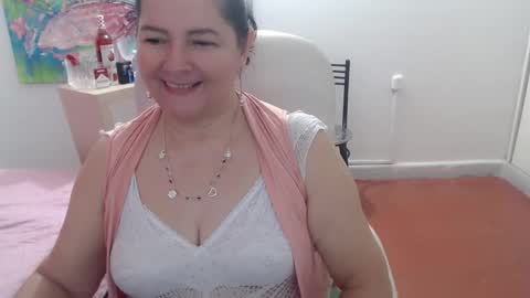 leonela   online show from 14, 10, 2025