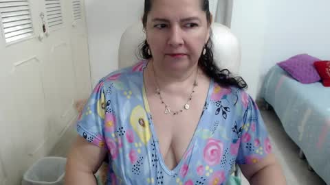 leonela   online show from 7, 4, 2026