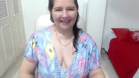 leonela   online show from 10, 6, 2026
