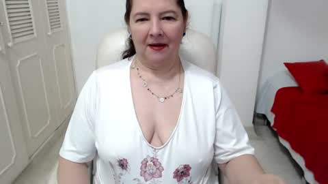 leonela   online show from 10, 6, 2026