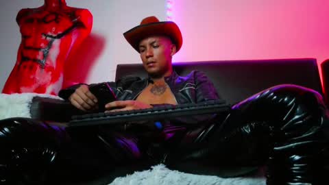 Lenardo jaramillo online show from 7, 12, 2024