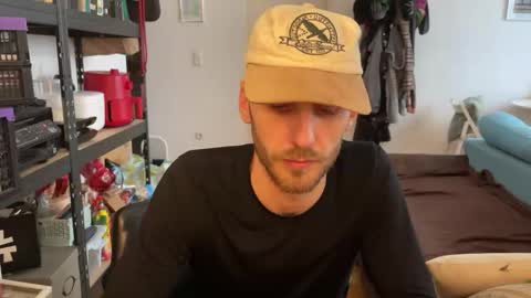 Snapshot of leonvampire chatting on 28, 11, 2025 Leon online show from 28, 11, 2025