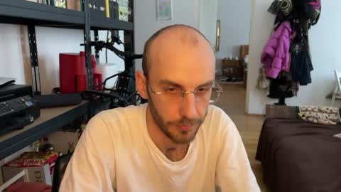 Snapshot of leonvampire chatting on 4, 12, 2025 Leon online show from 4, 12, 2025