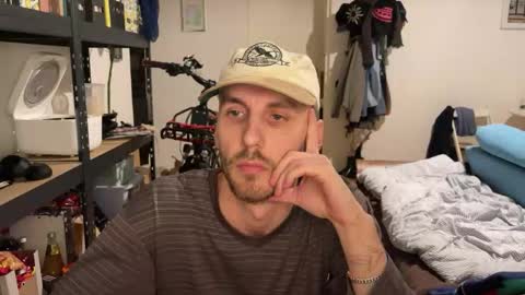 Snapshot of leonvampire chatting on 15, 12, 2025 Leon online show from 15, 12, 2025