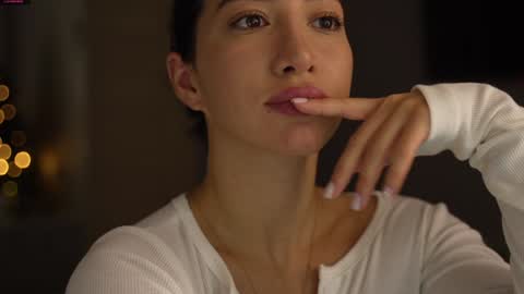 Leora online show from 24, 12, 2024