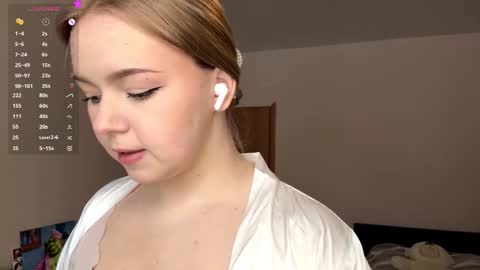 Hello everyone Im Lora Its my first day Were going to have fun together online show from 13, 2, 2026