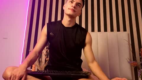 Snapshot of leotease chatting on 4, 6, 2026 leotease online show from 4, 6, 2026
