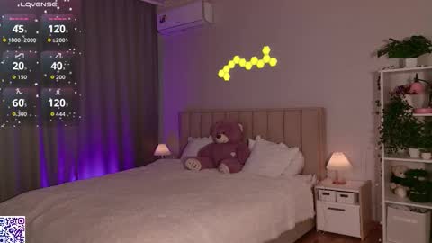 Nicole Moore online show from 12, 9, 2025