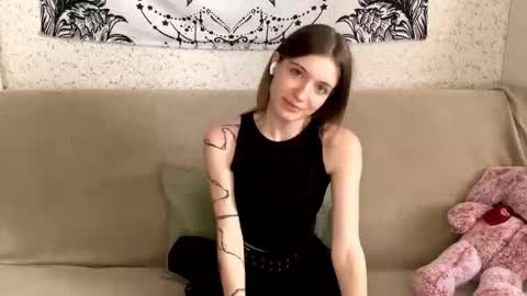 Snapshot of lesleytargett chatting on 5, 11, 2025 Sia online show from 5, 11, 2025