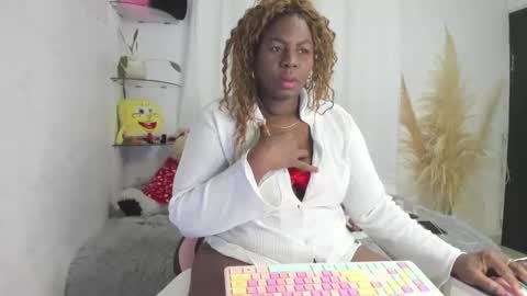 lesliee_brownn online show from 26, 11, 2025