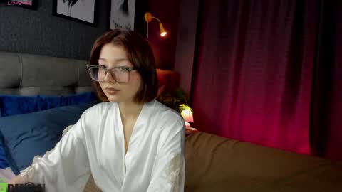 Lessi online show from 5, 4, 2026