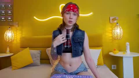 Snapshot of lessysweety chatting on 14, 11, 2025 Lessy online show from 14, 11, 2025