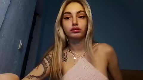 Snapshot of lesyawhite chatting on 13, 11, 2025 lesyawhite online show from 13, 11, 2025