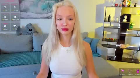 Snapshot of lexieblonde chatting on 8, 6, 2026 lexieblonde online show from 8, 6, 2026