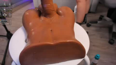 lexiee__ online show from 23, 4, 2026