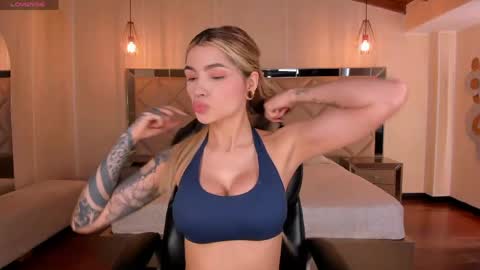 Lexie  online show from 21, 4, 2026