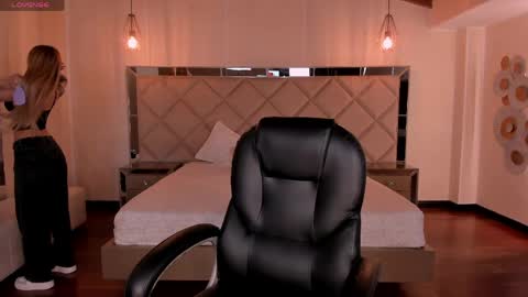 Lexie  online show from 25, 4, 2026