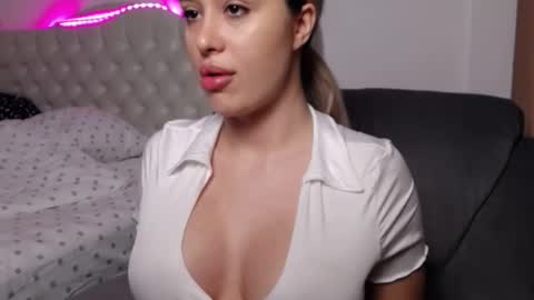 Snapshot of lexxyselena chatting on 15, 9, 2025 Lexxyselena online show from 15, 9, 2025