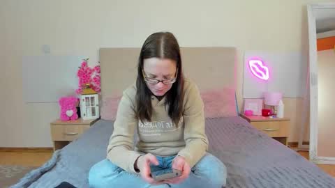 lexyfuun online show from 7, 4, 2026