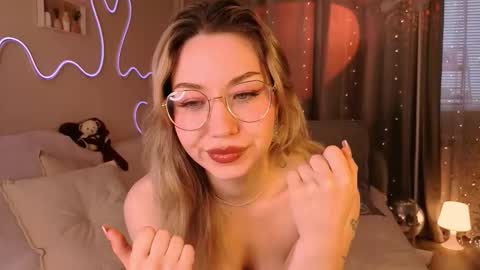 Snapshot of leyalayla chatting on 12, 3, 2026 Lily online show from 12, 3, 2026