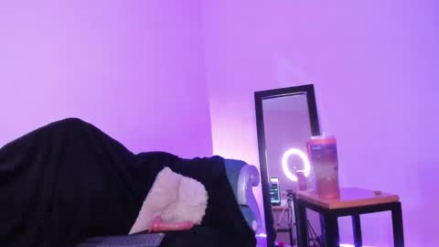   online show from 12, 1, 2025