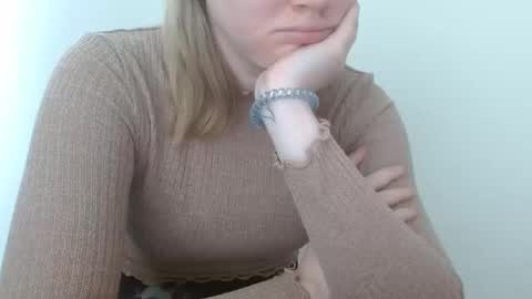 Snapshot of leyla_le chatting on 12, 5, 2026 Leyla online show from 12, 5, 2026