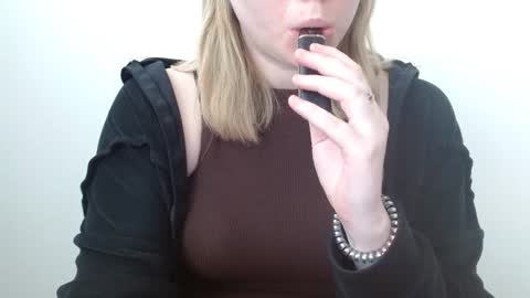 Snapshot of leyla_le chatting on 20, 5, 2026 Leyla online show from 20, 5, 2026