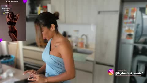 INSTA leylasteel model         online show from 5, 3, 2025