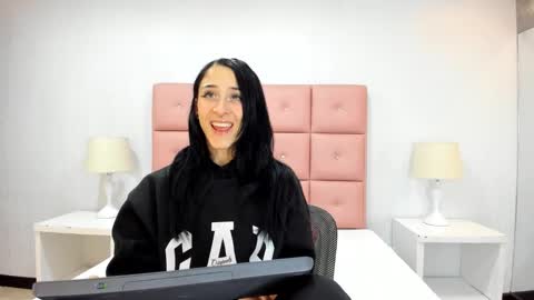 Snapshot of lhiamfitt chatting on 31, 12, 2024 lhiamfitt online show from 31, 12, 2024