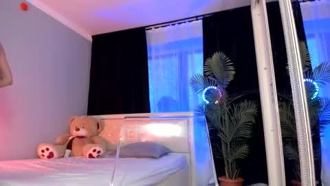 Snapshot of li_baby chatting on 28, 2, 2025 Shaya MILKY BOOBS online show from 28, 2, 2025