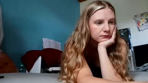 Snapshot of lia06_ chatting on 15, 9, 2025 lia06_ online show from 15, 9, 2025