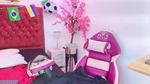 Lia  online show from 5, 7, 2026