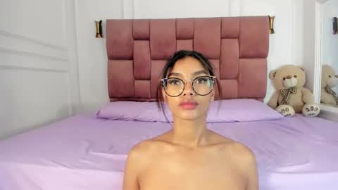 Snapshot of lia_girl2 chatting on 4, 1, 2025 Lia online show from 4, 1, 2025