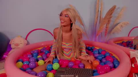 Snapshot of lia_girl2 chatting on 7, 3, 2025 Lia online show from 7, 3, 2025